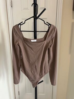 Babaton Square Neck Long Sleeve Bodysuit - Taupe Brown